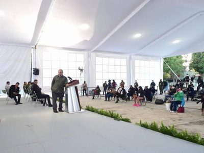 La FIL trata "a cuerpo de rey" a "intelectuales alcahuetes": AMLO; cuestiona pagos a Vargas Llosa