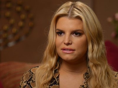 ¡Irreconocible! Jessica Simpson al borde de lo peor por una cirugía plástica