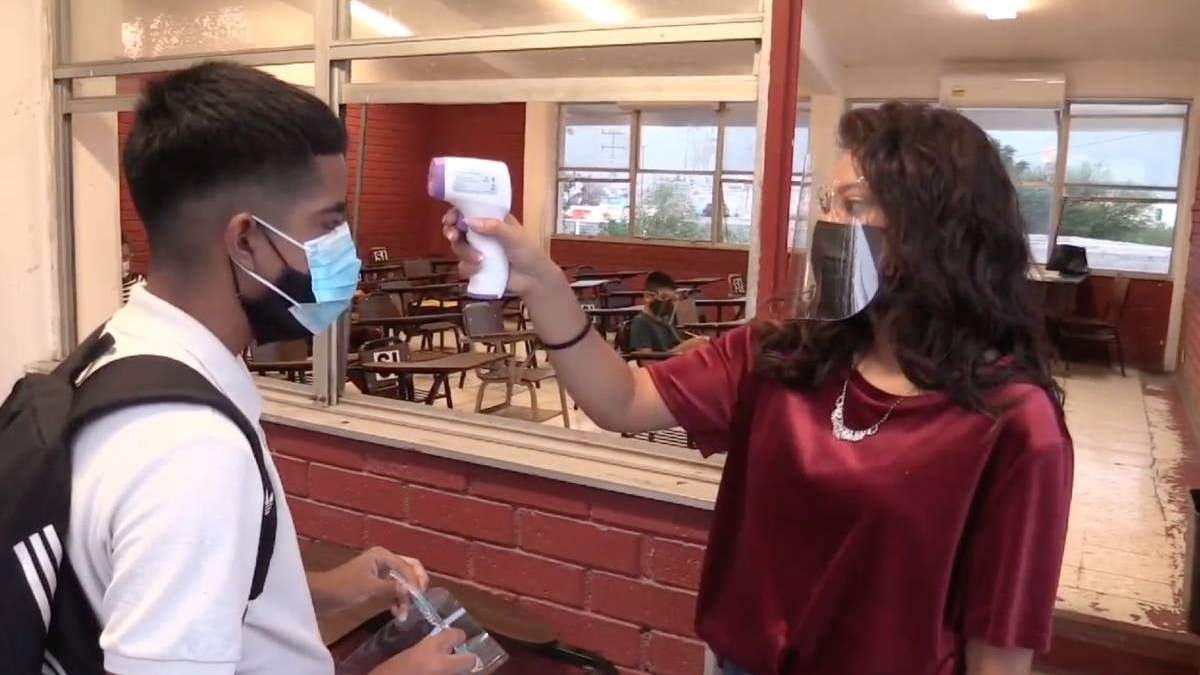 Inicio de clases presenciales en una escuela secundaria