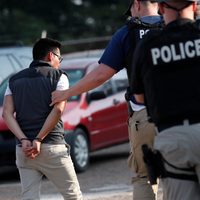 Ubican a ocho mexicanos entre los más de 600 detenidos en Mississippi
