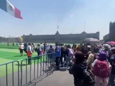 CNTE irrumpe en mega cancha de futbol en el Zócalo: “¡Si no hay solución, aquí será el plantón!”