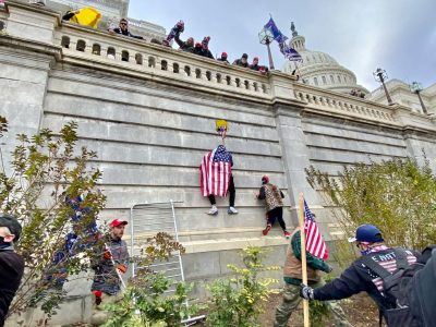 Fundador de “Cowboys for Trump” enfrenta 2 años de cárcel por asalto al Capitolio