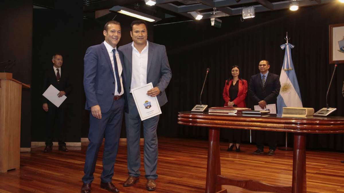 La asunción de Llancafilo como ministro de Gobierno y Educación  en 2019. Fuente: (Neuquén Informa)