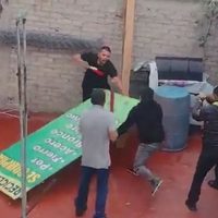 Policías y civiles acorralan en una azotea a ladrón en San Juan de Aragón (Video)