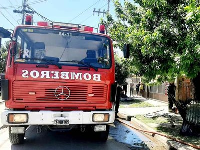 Un voraz incendio genera preocupación a los vecinos de Vista Alegre y Centenario