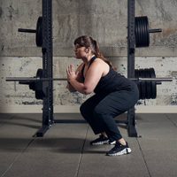 Sentadillas isométricas: el ejercicio que se hace en la pared y fortalece piernas y glúteos