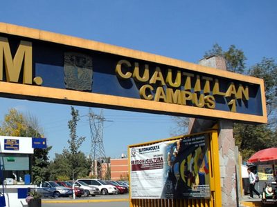 Despiden en FES Cuautitlán a estudiantes que murieron luego de caer su coche en el Emisor Poniente