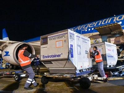 Sinopharm y AstraZeneca: llegaron más de 2 millones de dosis de la vacuna contra el coronavirus