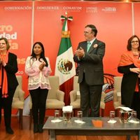 Mujeres indígenas se ven obligadas a perder su identidad por la discriminación: Yalitza Aparicio