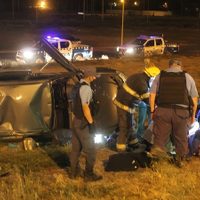 Brutal vuelco sobre la ruta 7 en Centenario: un joven quedó atrapado