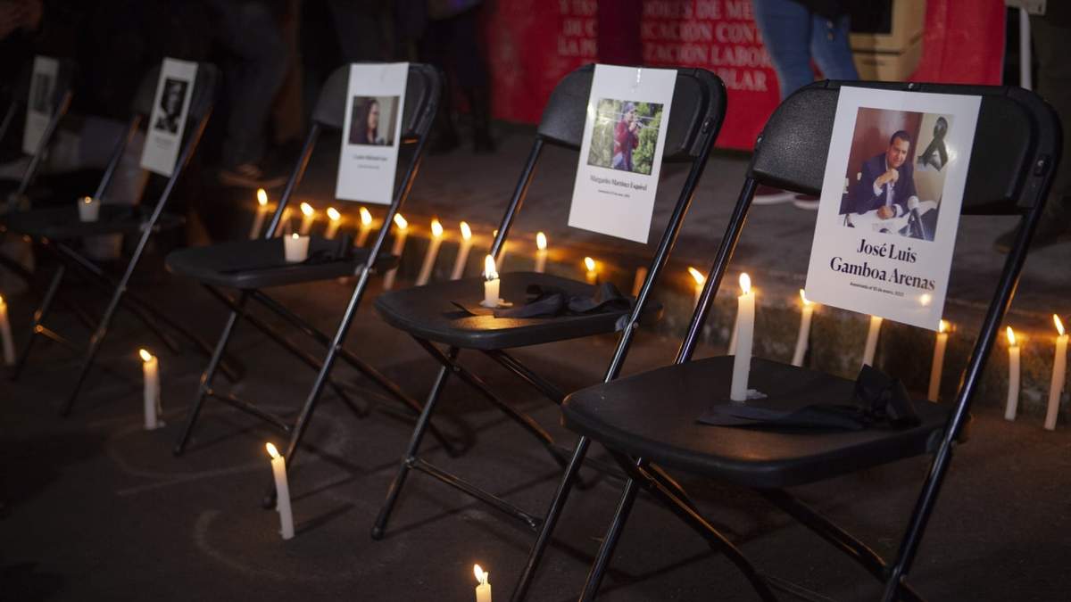 Periodistas e integrantes de la sociedad civil se manifestaron frente a la Secretaría de Gobernación por el asesinato de cinco periodistas