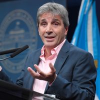 Luis Caputo habló de la economía argentina y negó que el país vaya a dolarizarse