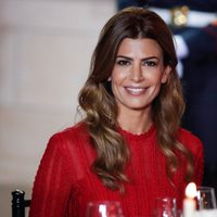 Juliana Awada brilló en París con un vestido de gala que fusiona arte y moda