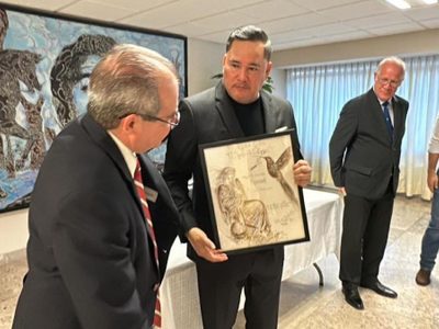 Cuba reconoce a líder de maquiladoras por impulso cultural de la isla