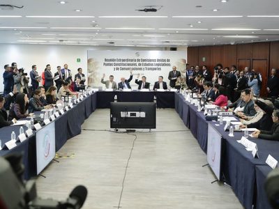 Reforma de telecomunicaciones y radiodifusión avanza en comisiones del Senado