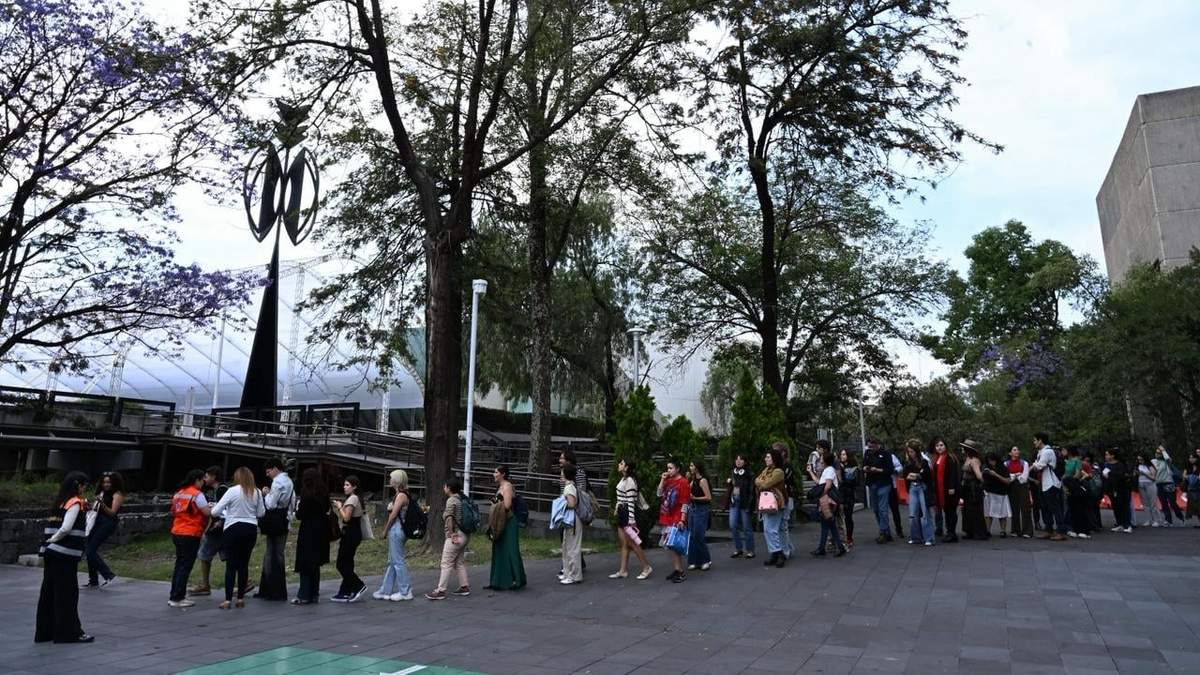 Personas formadas para escuchar a la escritora