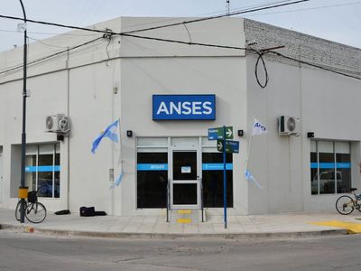 ANSES: quiénes cobran hoy sus jubilaciones, pensiones, asignaciones y el IFE de $10.000