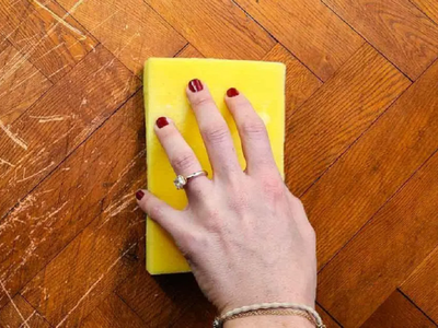 El secreto de los expertos en limpieza para eliminar los rayones y marcas en tus pisos de parquet