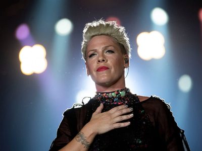 Recuperados: Pink y su hijo reaparecieron tras vencer el coronavirus