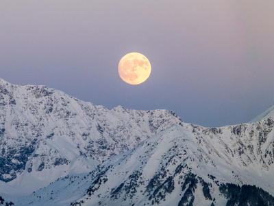 Luna de Nieve: los signos que tendrán grandes oportunidades económicas por la luna llena del 12 de febrero
