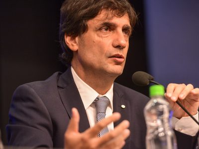 Lacunza, sobre el dólar: “Hoy la economía es más atajar penales que hacer goles”