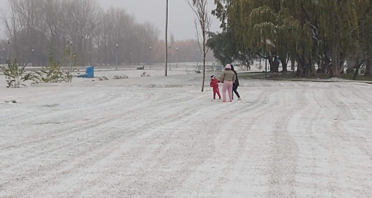Nieve en General Roca. Fuente: (Twitter)