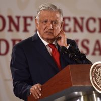 AMLO critica a empresarios que 'usan doble chaqueta”; deben actuar con honestidad, dice