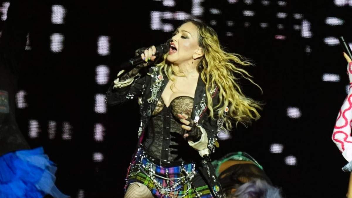 Madonna, durante el último concierto de su gira The Celebration Tour, en la playa de Copacabana, en Río de Janeiro, Brasil