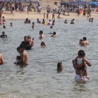 Turista muere ahogada en Acapulco tras ignorar advertencias por mar de fondo
