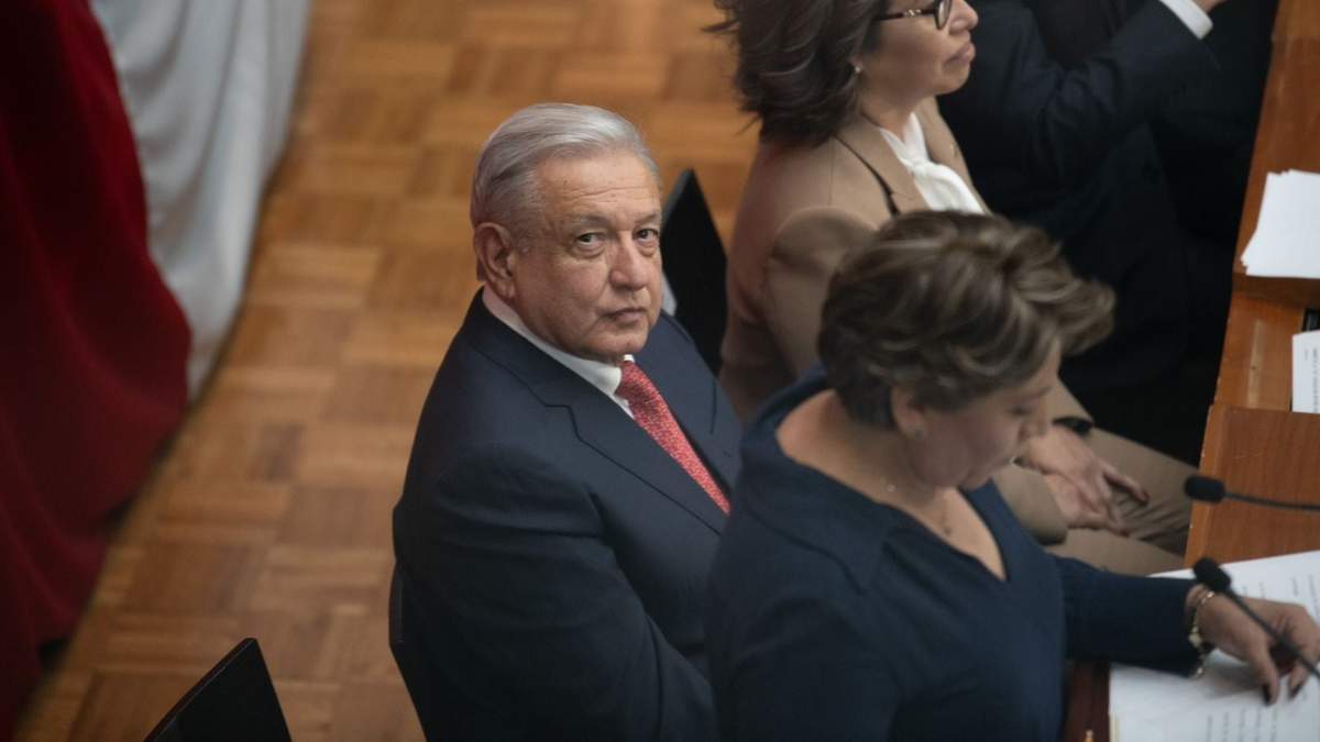 El presidente en la toma de protesta de Delfina Gómez