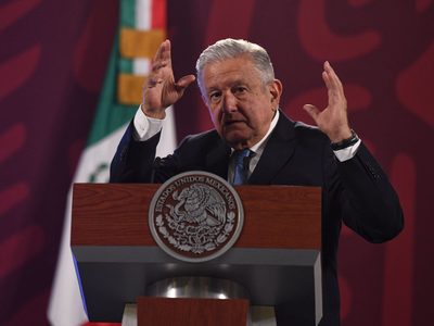 Felipe Calderón recibía pensión presidencial de 54 millones de pesos: AMLO
