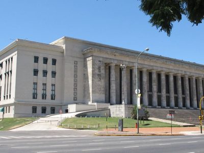 La UBA declaró la emergencia salarial de todos sus trabajadores y peligra el próximo semestre