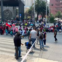 CNTE colapsa Reforma y bloquea embajada de EU; estas son las alternativas viales