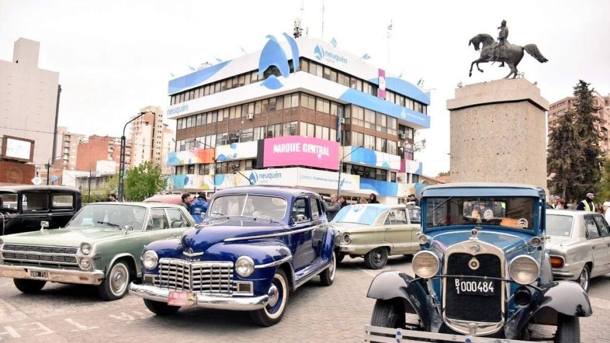 Autos clásicos en Neuquén. Fuente: (Twitter)