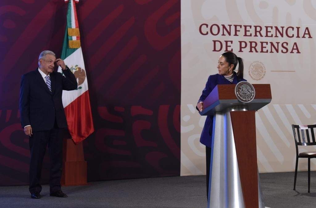 Andrés Manuel López Obrador y Claudia Sheinbaum en la mañanera del 12 de enero de 2023