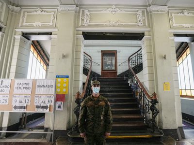 Chile elige presidente en comicios cuyo referente es Pinochet