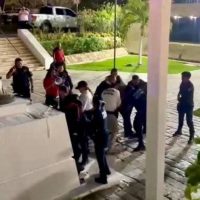 Reprimen manifestación contra nuevo magistrado del TSJ Campeche, acusado de violencia de género