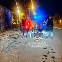 Se llevaban los materiales de una obra en construcción y la policía los detuvo
