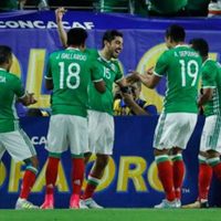 México vuelve a sufrir, pero gana a Honduras y avanza a semifinales de la Copa Oro