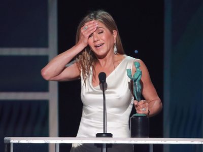 ¡La ataca su pasado! Jennifer Aniston causa revuelo en las redes por un bochornoso momento que vivió