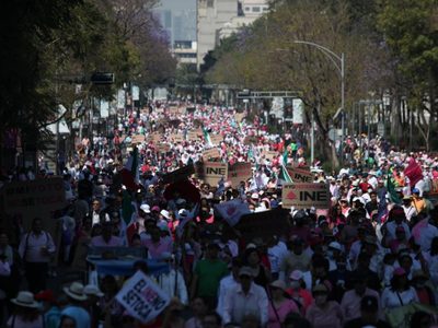 Mario Delgado arremete contra marcha en defensa del INE: "salen a defender sus privilegios"