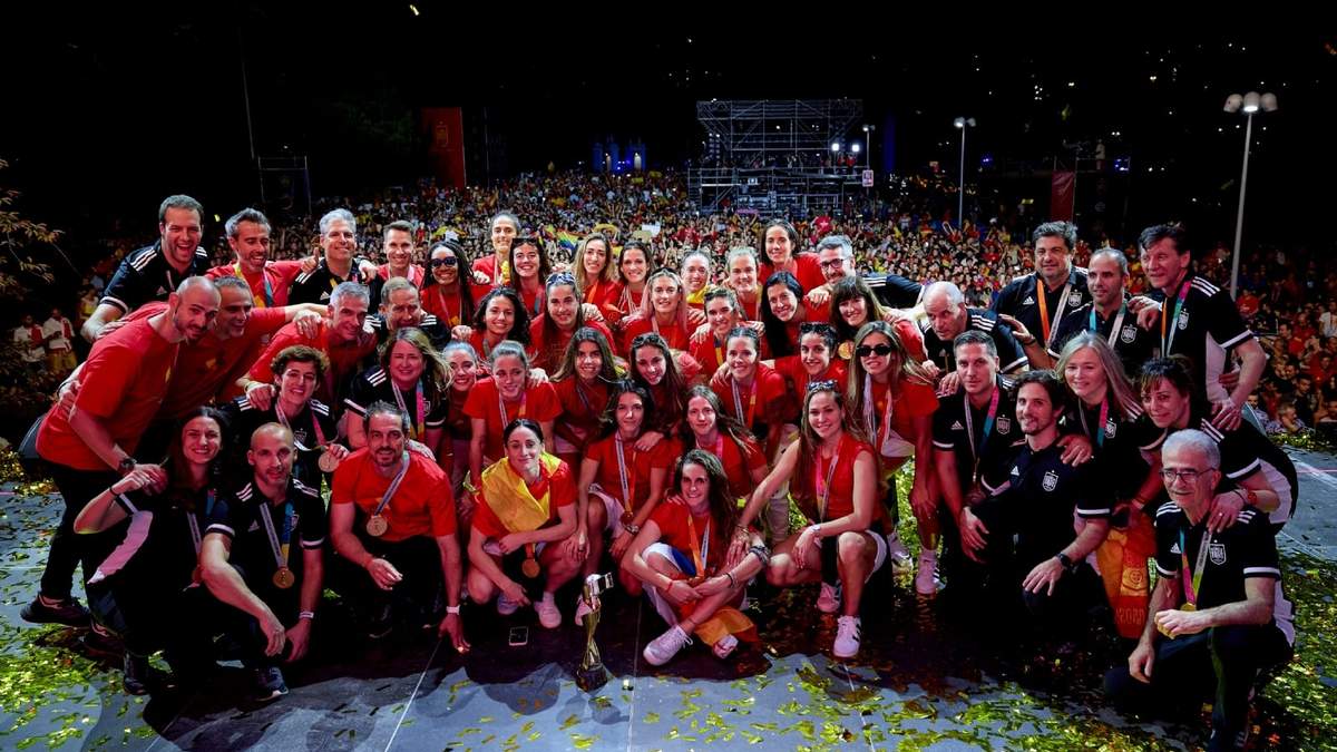 La selección femenil del España el día de su triunfo en el Mundial