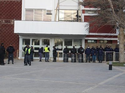 Zapala: edificio municipal blindado por Policía ante nuevos reclamos del Polo Obrero