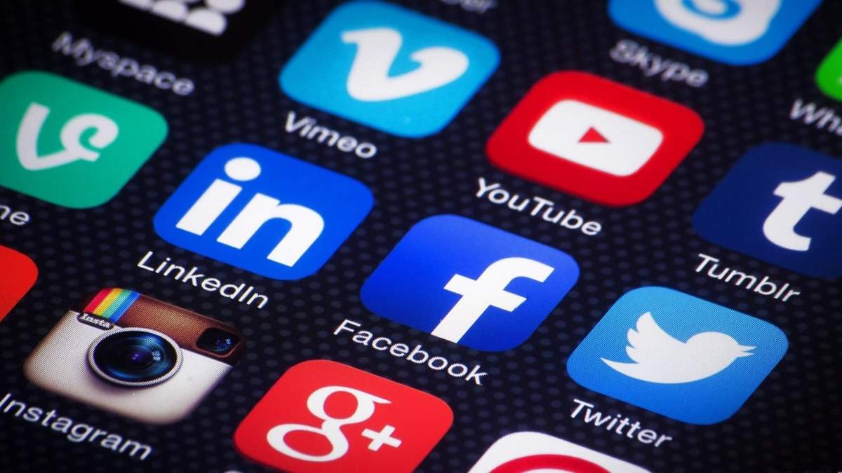 Facebook es una de las plataformas sociales de Mark Zuckerberg. Fuente: (Instagram).