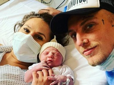 En su mejor rol: Barby Silenzi retrató en esta imagen el momento más tierno entre el Polaco y Abril