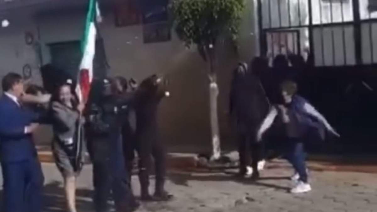 El momento de la agresión contra la alcaldesa de Mazatecóchco