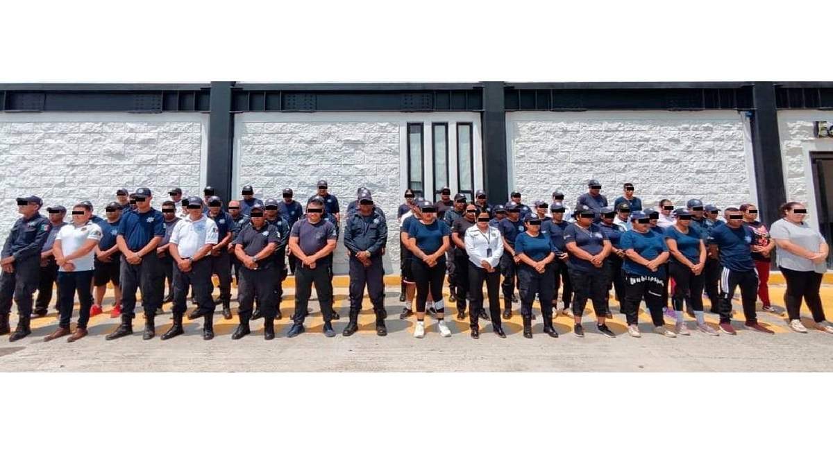 Los 59 policías de Cintalapa, Chiapas, detenidos por presuntos vínculos con la delincuencia organizada.