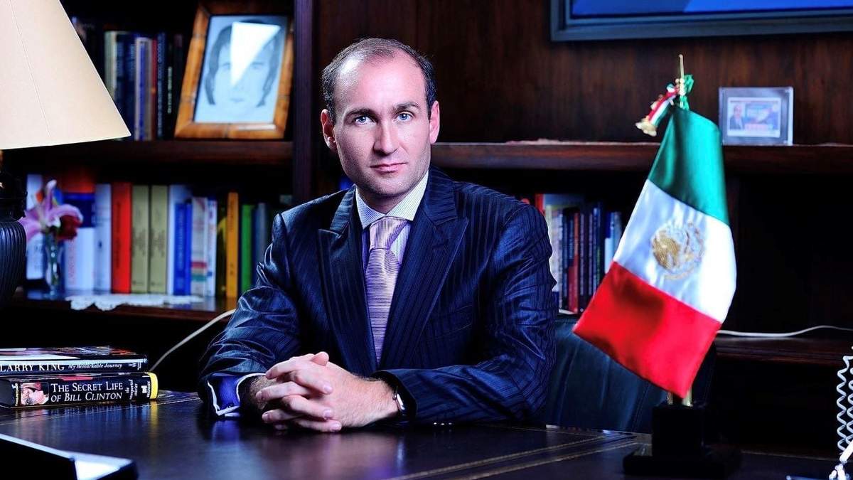 Ferriz Hijar en la imagen que compartió en el tuit de su destape
