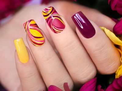 Nail Art con espíritu setentoso: los diseños retro que marcan tendencia en manicura desde junio hasta diciembre 2025