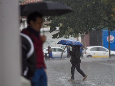 Arreciarán lluvias, viento y frío este martes; alerta por descargas eléctricas y granizo